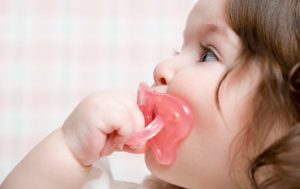 supprimer tétine bébé